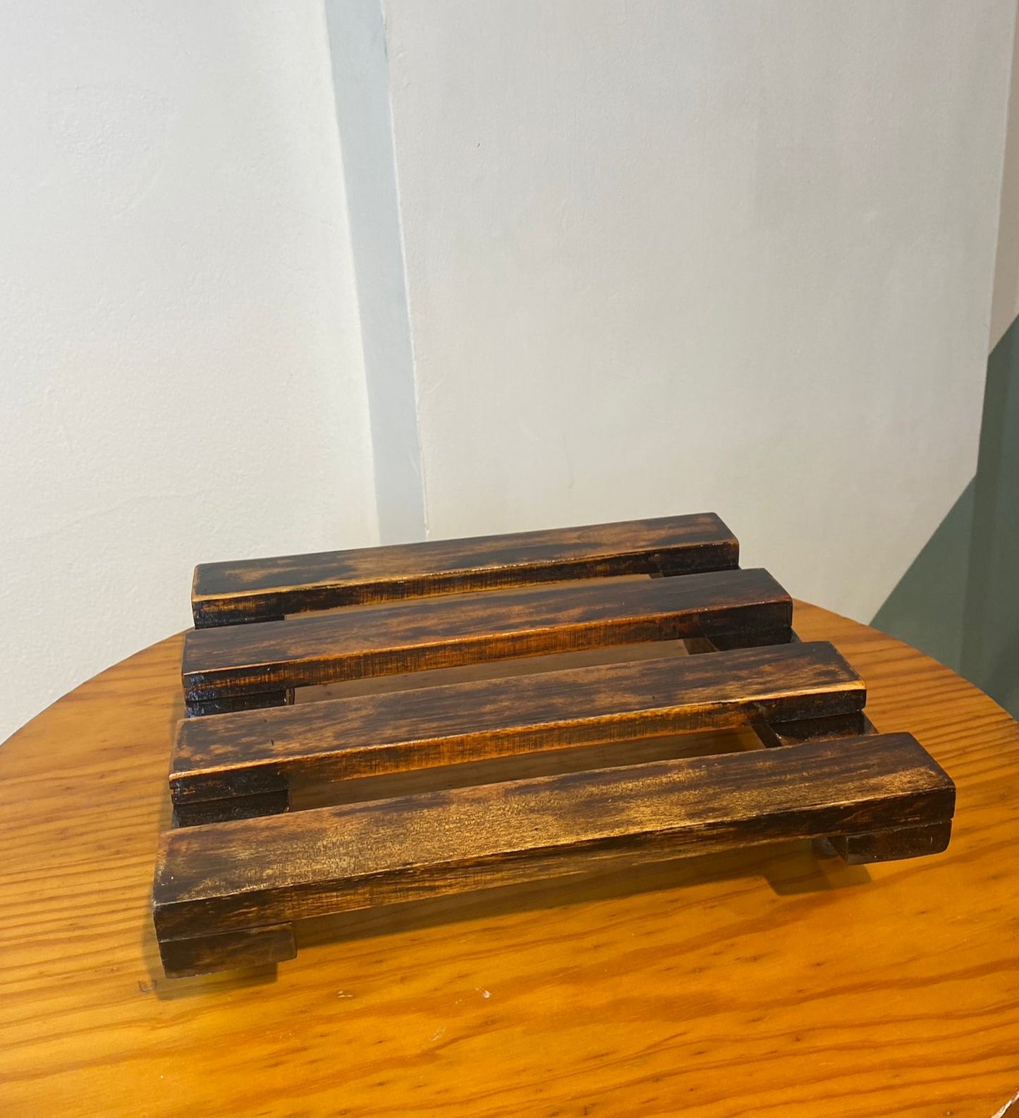 Base con rueda de madera cuadrada